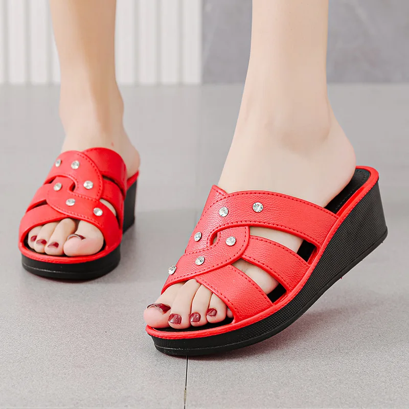 Women High Heel Slippers Summer Wear Thick Bottom Fashion Home Non-Slip Mother Shoes Soft Fashion Slope Heel Sandalias De Mujer
Women High Heel Slippers Summer Wear Thick Bottom Fashion Home Non-Slip Mother Shoes Soft Fashion Slope Heel Sandalias De Mujer