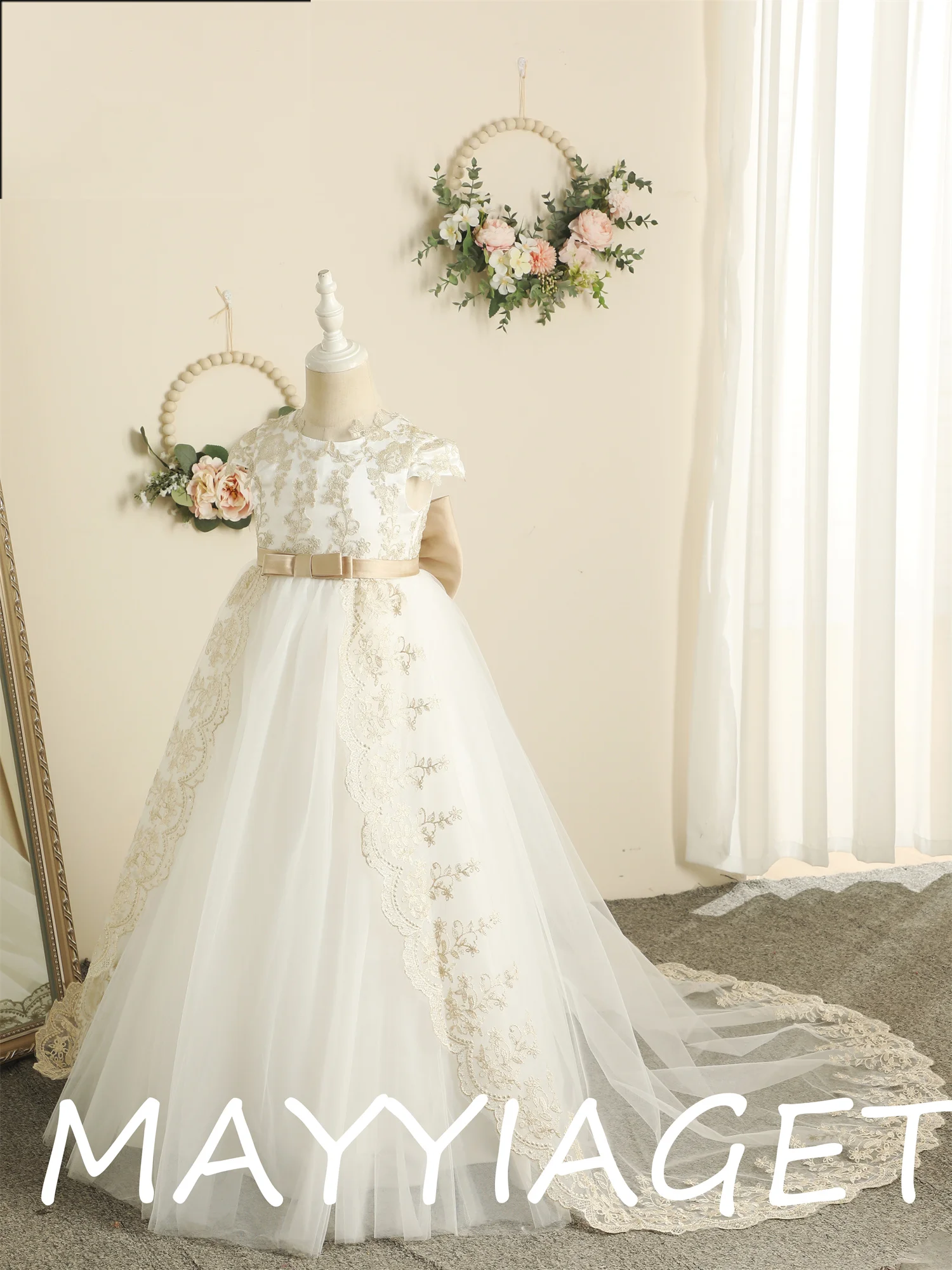 Dreamgirl Puffy Flower Applique Ball Gown Flower Girl Dress Crystal Pearls Embroidery Baby First Communion Dresses
Dreamgirl Puffy Flower Applique Ball Gown Flower Girl Dress Crystal Pearls Embroidery Baby First Communion Dresses