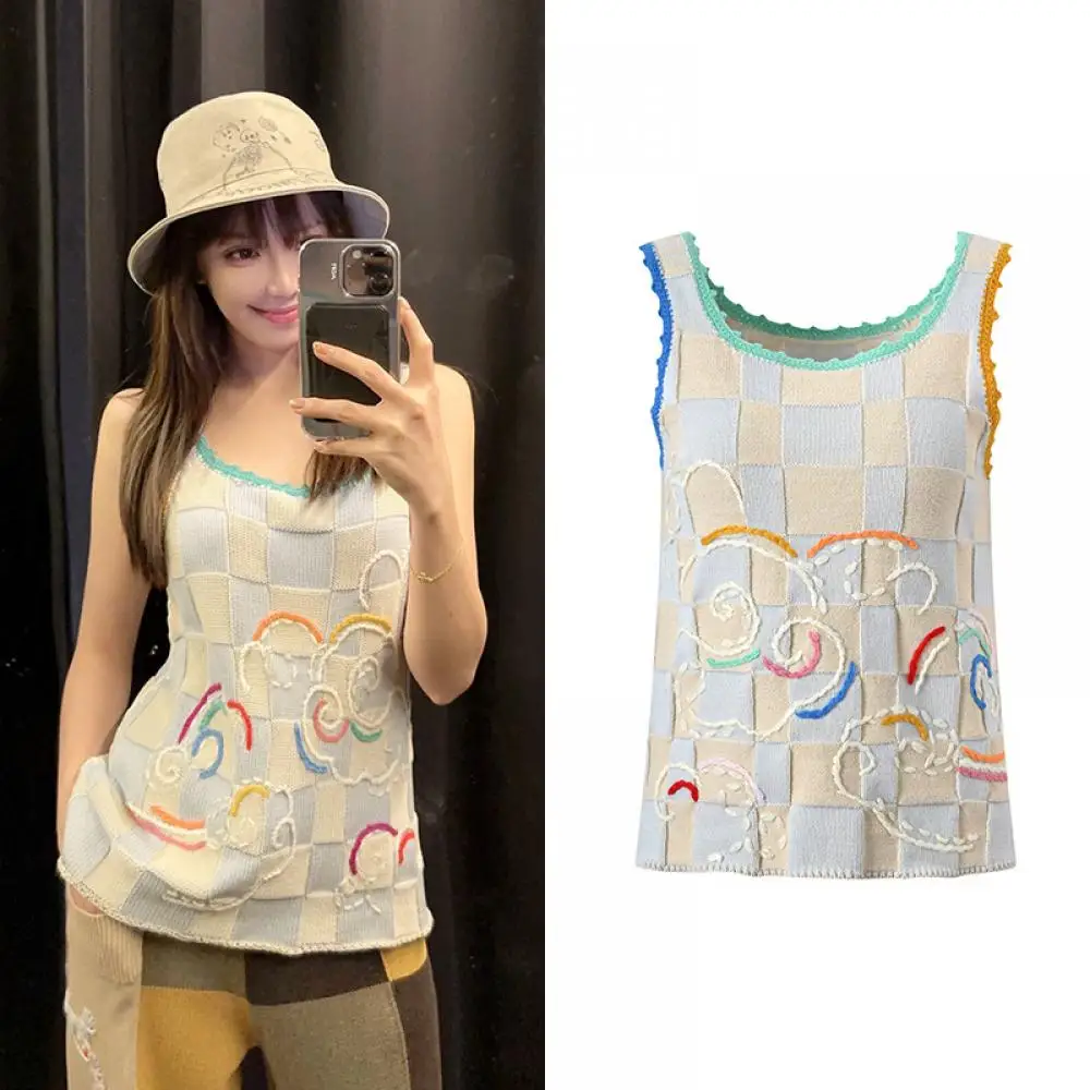 

Cloud Colored Knitted Plaid Vest Contrasting Colors Embroidered Sleeveless Top Women Tanks 2024 Spring/summer New Sweet Fashion