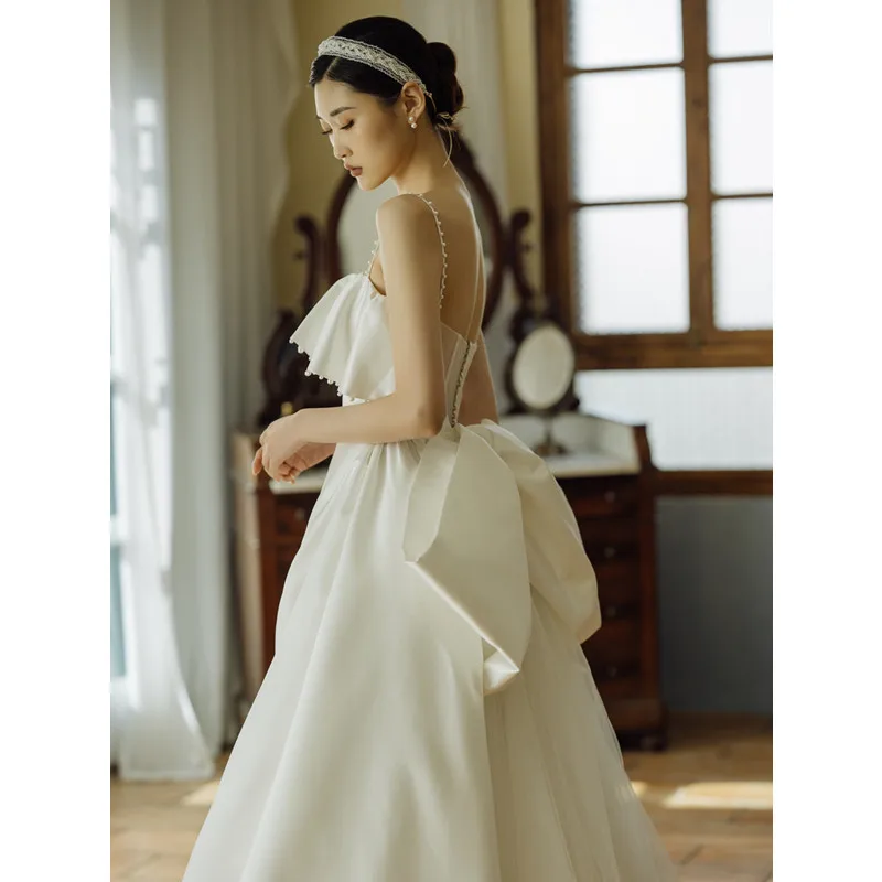 2023 New Bridal Dress Satin Little Slim Retro Simple Hepburn Sling Wedding Dress
2023 New Bridal Dress Satin Little Slim Retro Simple Hepburn Sling Wedding Dress