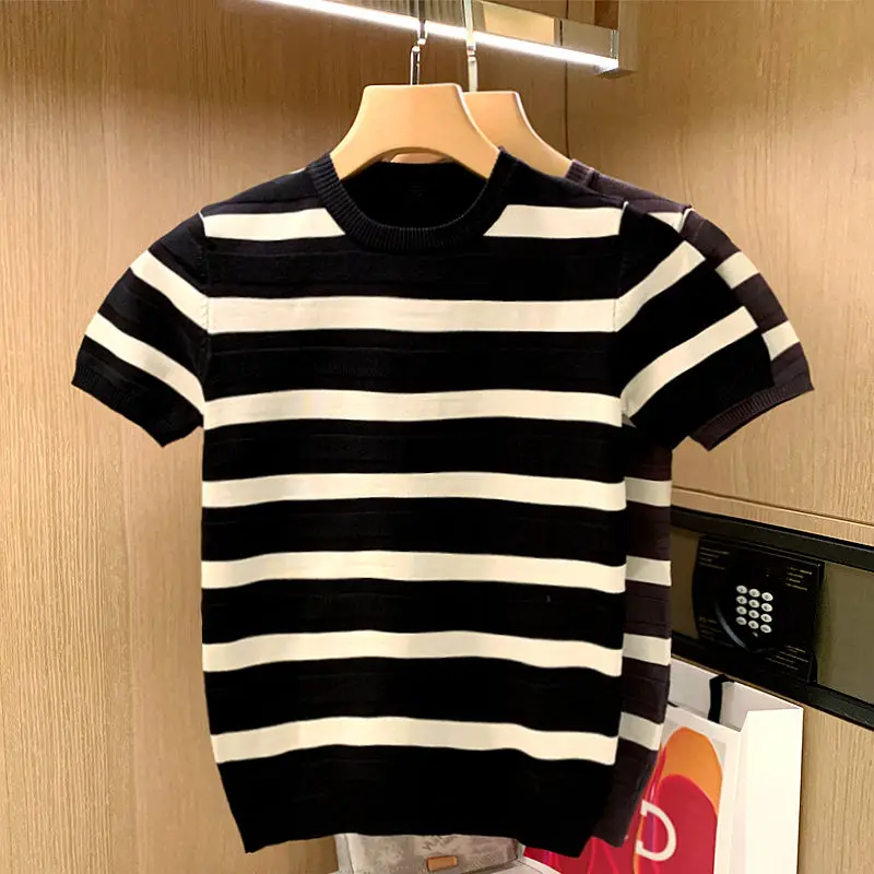 Autumn and Winter New Men's Cashmere Cold Resistant Clothing Round Neck Stripe Pullover Warm Knit Casual T Shirts Tops Q54
Autumn and Winter New Men's Cashmere Cold Resistant Clothing Round Neck Stripe Pullover Warm Knit Casual T Shirts Tops Q54