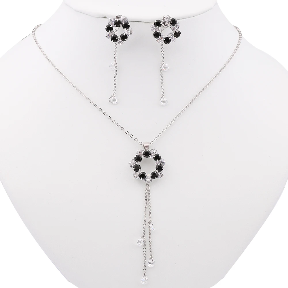 Exquisite and Elegant Black And White Bicolor Flower Necklace Pendant Earrings Versatile Accessories Holiday Valentine's Day Gi
Exquisite and Elegant Black And White Bicolor Flower Necklace Pendant Earrings Versatile Accessories Holiday Valentine's Day Gi