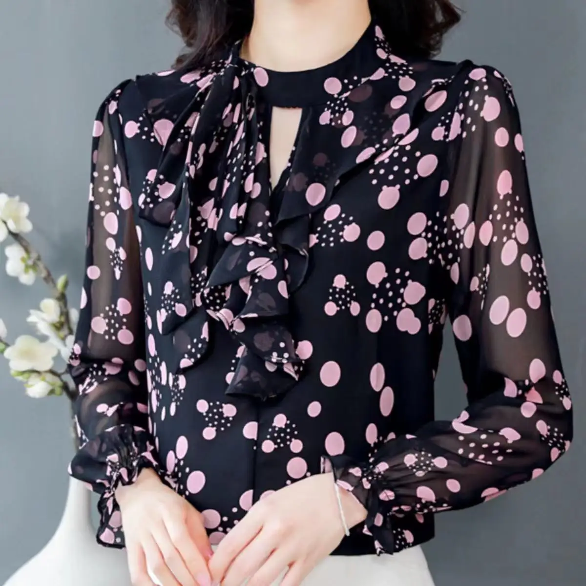 Standing Collar Elegant Chiffon Shirt Women's Long Sleeved 2023 Autumn/Winter New Polka Dot Blouse Top
Standing Collar Elegant Chiffon Shirt Women's Long Sleeved 2023 Autumn/Winter New Polka Dot Blouse Top