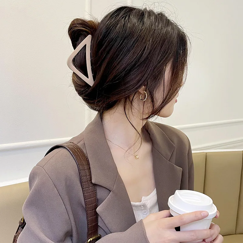 

New Triangle Hairpin Grab Clip Headpiece Frosted Large Disc Hair Grab High-end Hairpin Back of The Head Hair Claw Clip Hair