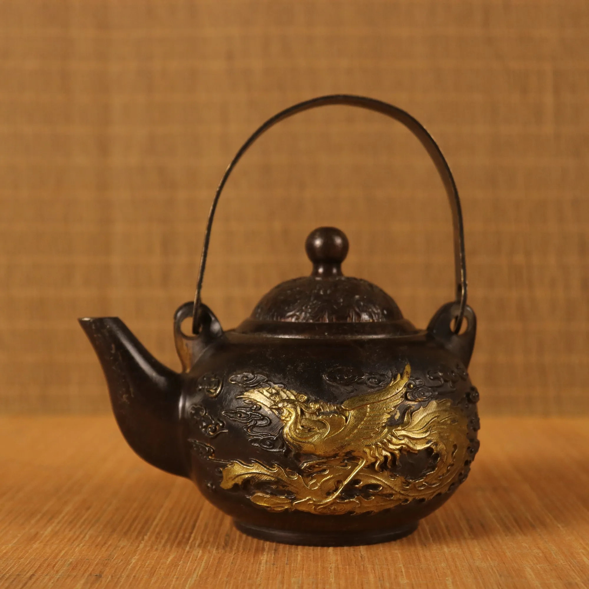 

5"Tibetan Temple Collection Old Brass Gilded Phoenix pattern Pot Teapot Flagon Kettle Amass wealth Ornaments Town house