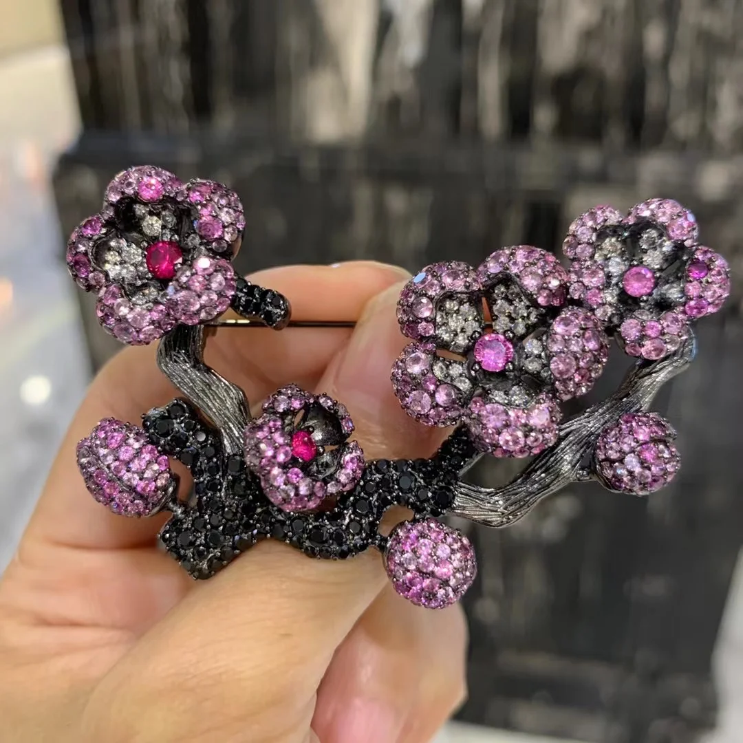 Брошь женская, из серебра 925 пробы, с фианитами
Брошь женская, из серебра 925 пробы, с фианитами