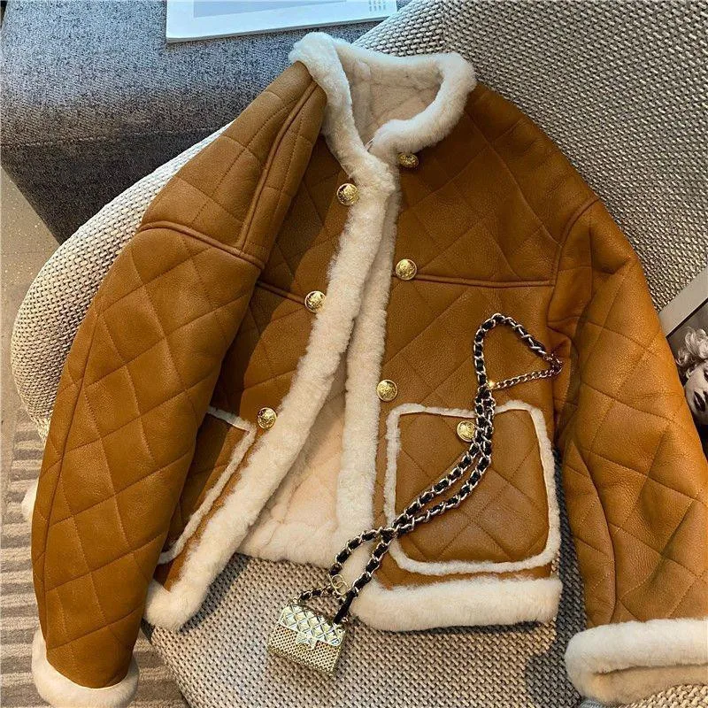 Winter Women's Coats Retro Wool Blends Warm Coat Women Thick Faux Lamb Fur Leather Top Motorcycle Jacket Loose Fashion Streewear
Winter Women's Coats Retro Wool Blends Warm Coat Women Thick Faux Lamb Fur Leather Top Motorcycle Jacket Loose Fashion Streewear