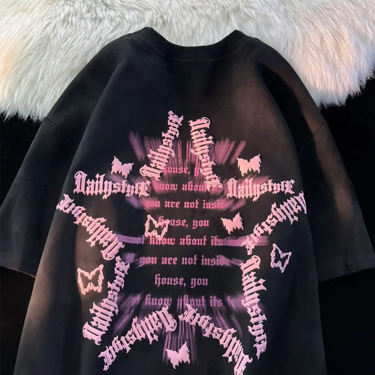 American Style Retro Gothic Letter Five-pointed Star T-shirt Men and Women Summer Fashion Trend Hiphop Couple Loose Fitting Top
American Style Retro Gothic Letter Five-pointed Star T-shirt Men and Women Summer Fashion Trend Hiphop Couple Loose Fitting Top