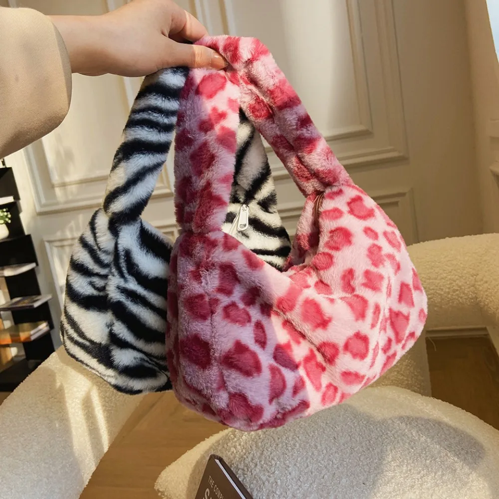 2023 New Plush Handbag Fashion Leopard Underarm Bag Large Capacity Versatile Fall And Winter Models Women'S Bags Drop Shipping
2023 New Plush Handbag Fashion Leopard Underarm Bag Large Capacity Versatile Fall And Winter Models Women'S Bags Drop Shipping