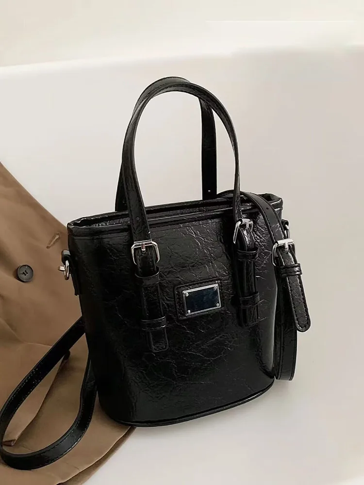Women's Black Versatile Bucket Bag Spring Summer New Korean Design Handheld Female PU Leather Soft One Shoulder Crossbody Bag
Women's Black Versatile Bucket Bag Spring Summer New Korean Design Handheld Female PU Leather Soft One Shoulder Crossbody Bag