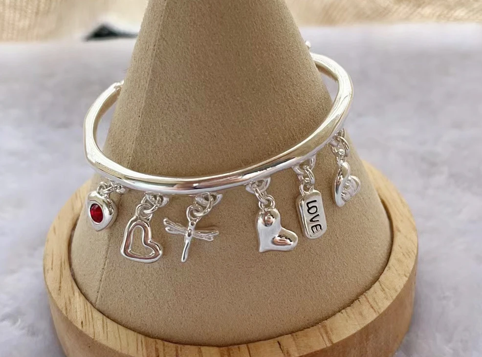 2023 unode50 Exquisite Fashion Electroplated 925 Silver Deluxe Exquisite Hanging Pieces Women's Bracelet Romantic Holiday Gift
2023 unode50 Exquisite Fashion Electroplated 925 Silver Deluxe Exquisite Hanging Pieces Women's Bracelet Romantic Holiday Gift