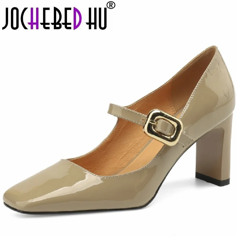 【JOCHEBED HU】Classic Mary Janes Shoes Women Genuine Leather Pumps Square Toe Buckle Strap Thick Heels Office Career Shoes 
【JOCHEBED HU】Classic Mary Janes Shoes Women Genuine Leather Pumps Square Toe Buckle Strap Thick Heels Office Career Shoes