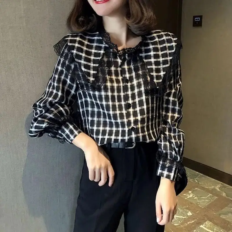 

Милая блузка с воротником «Питер Пэн», женская одежда для работы, однобортная Корейская клетчатая модная кружевная рубашка в стиле пэчворк на весну и осень