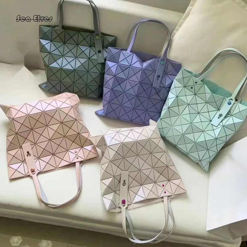 

2023 New March Exclusive Women's Three Mansion Colored Ling Lifetime Frosted Six Grid Handheld Single Shoulder * 6 Tote Bag