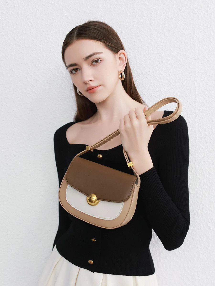Genuine Leather Niche Design, Textured One Shoulder And Armpit Versatile Crossbody Fashionable Saddle Bag For Women
Genuine Leather Niche Design, Textured One Shoulder And Armpit Versatile Crossbody Fashionable Saddle Bag For Women