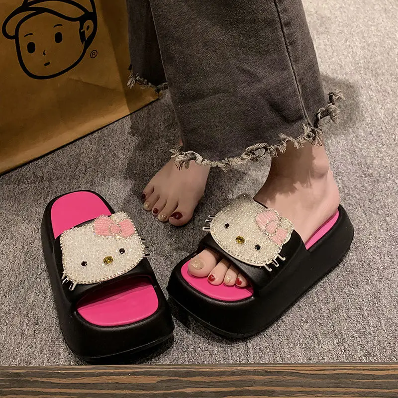 Женские босоножки на платформе Hello Kitty, универсальные шлепанцы, на высоком каблуке, модная верхняя одежда, в стиле знаменитостей, лето
Женские босоножки на платформе Hello Kitty, универсальные шлепанцы, на высоком каблуке, модная верхняя одежда, в стиле знаменитостей, лето
