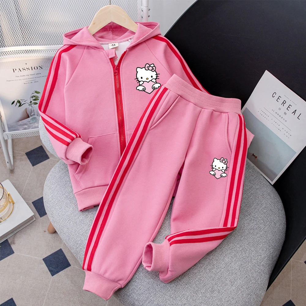 Спортивный комплект из 2 предметов для мальчиков и девочек Hello Kitty Kuromi Cinnamoroll с аниме Sanrios модная полосатая повседневная спортивная одежда куртки на молнии
Спортивный комплект из 2 предметов для мальчиков и девочек Hello Kitty Kuromi Cinnamoroll с аниме Sanrios модная полосатая повседневная спортивная одежда куртки на молнии