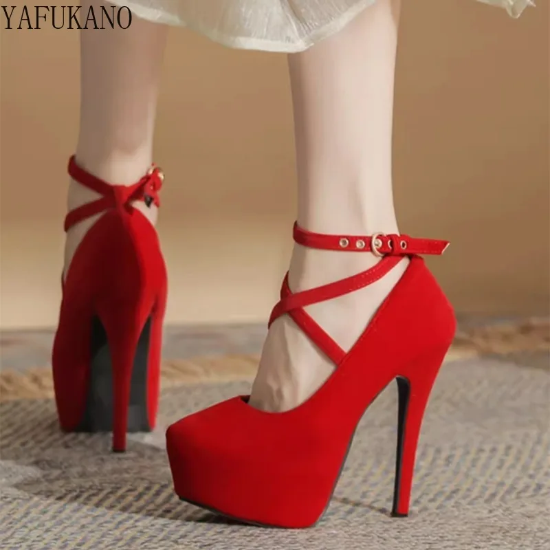 

Женские замшевые туфли на платформе 14 см, туфли-лодочки на тонком каблуке, черные, красные туфли-лодочки с ремешком с пряжкой и острым носком, обувь большого размера для выпускного вечера