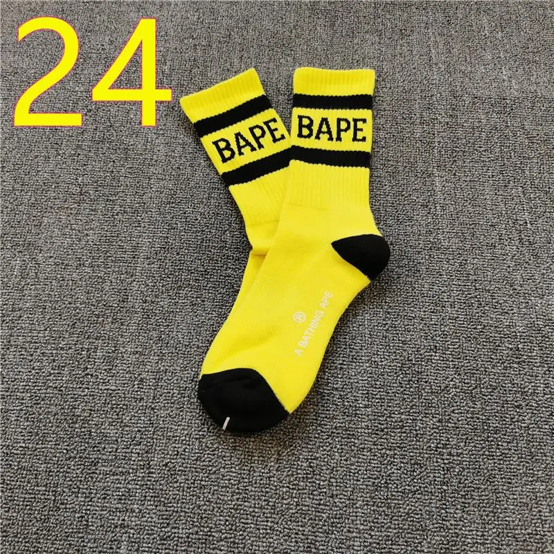 Calcetines de tubo medio bordados, de algodón grueso, para monopatín, baloncesto, deportes, venta al por mayor Calcetines de tubo medio bordados, de algodón grueso, para monopatín, baloncesto, deportes, venta al por mayor