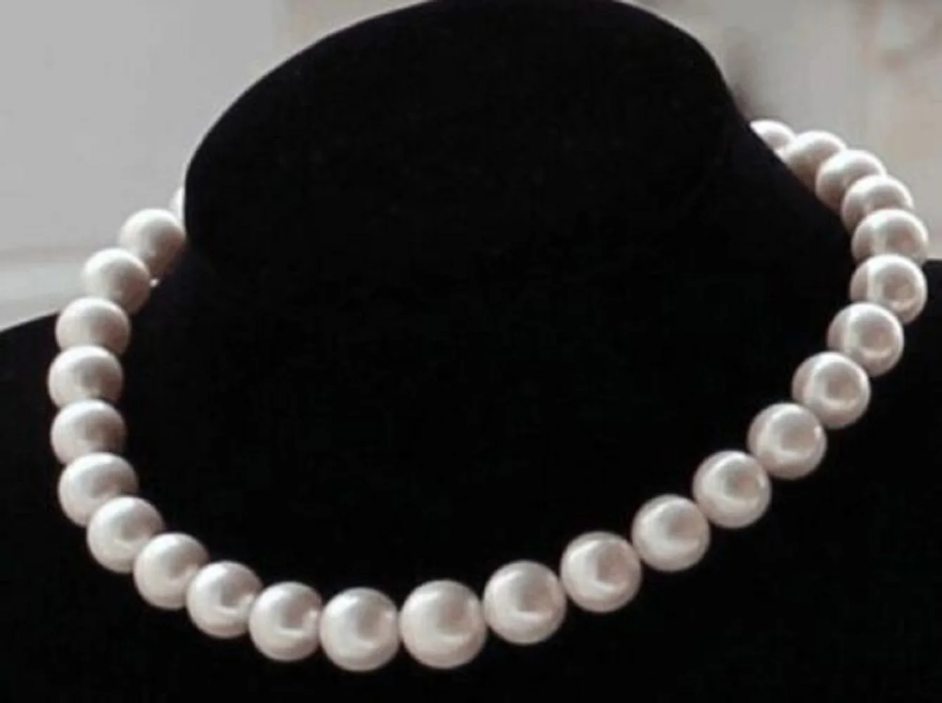 Large AAAA 11-12mm Natural South China Sea Authentic White Round Pearl Necklace 18 "
Large AAAA 11-12mm Natural South China Sea Authentic White Round Pearl Necklace 18 "