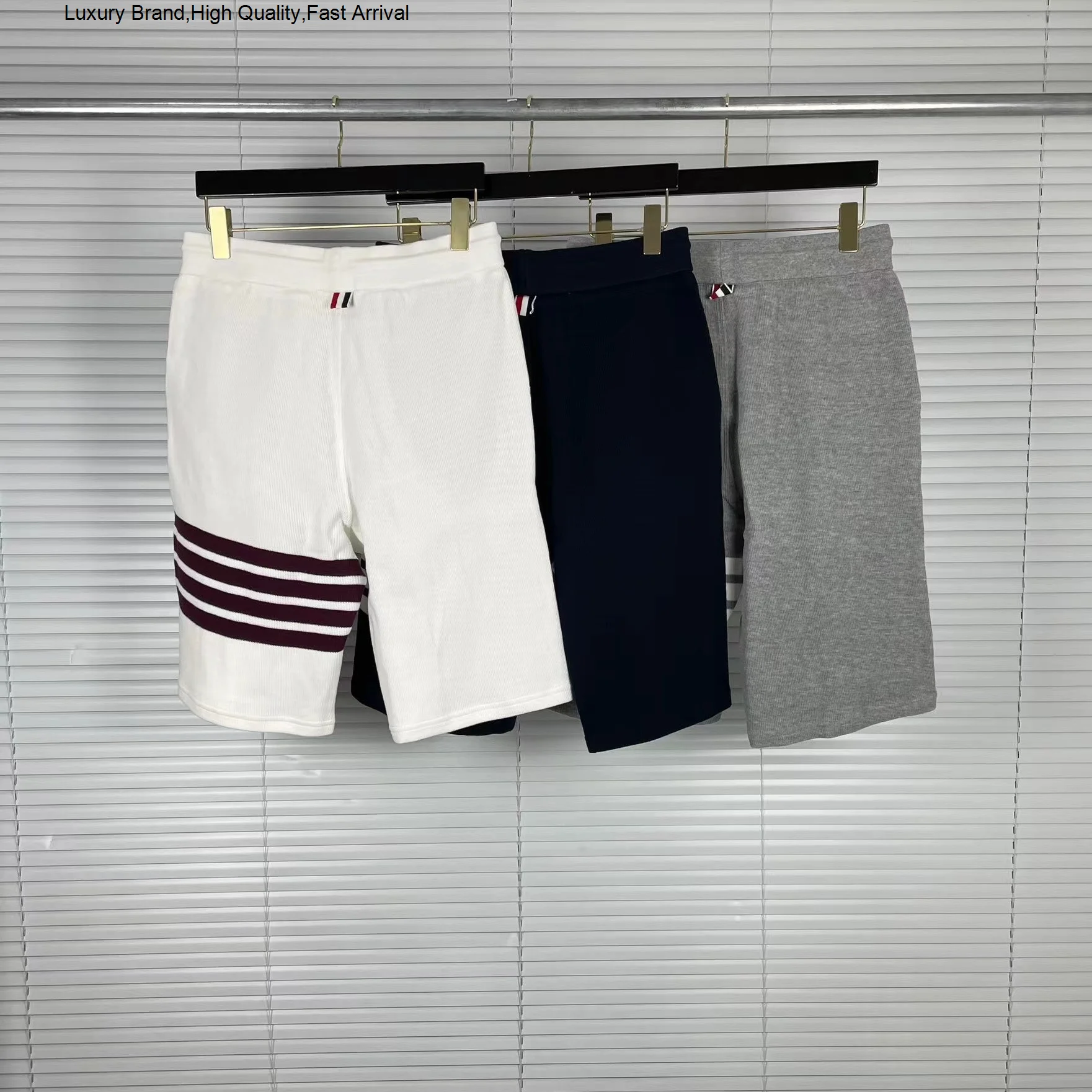 Women's Fashion Brand Casual Luxury Beach Classic Stripe Design Original High Quality Men's Famous Trend Shorts
Women's Fashion Brand Casual Luxury Beach Classic Stripe Design Original High Quality Men's Famous Trend Shorts