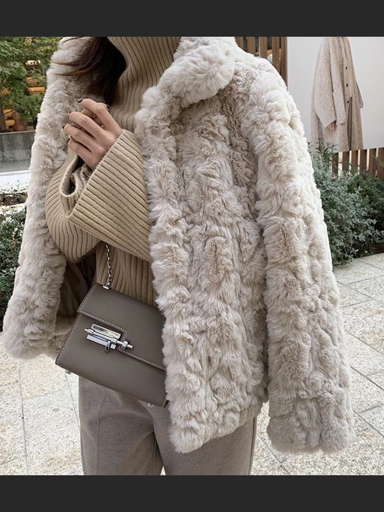 Women Faux Fur Coat Autumn Winter High Quality Fluffy Short Parka Faux Fur Jacket Oversize Warm Shaggy Overcoat
Women Faux Fur Coat Autumn Winter High Quality Fluffy Short Parka Faux Fur Jacket Oversize Warm Shaggy Overcoat
