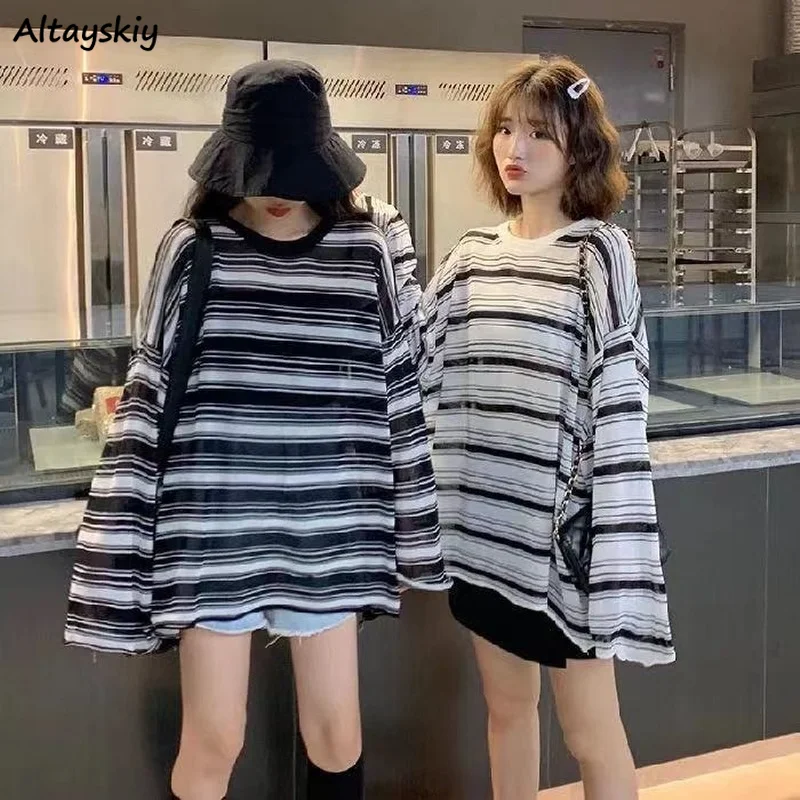 Pullovers Women Loose Striped Vintage Sun-proof Fashion Korean Style Streetwear Friends Unisex Couple Leisure Thin Chic Youth
Pullovers Women Loose Striped Vintage Sun-proof Fashion Korean Style Streetwear Friends Unisex Couple Leisure Thin Chic Youth