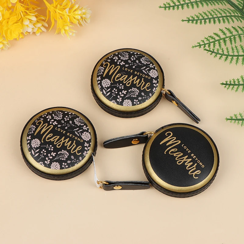 Портативная кожаная Выдвижная винтажная миниатюрная измерительная лента 1,5 м, ностальгическая измерительная лента, креативный подарок
Портативная кожаная Выдвижная винтажная миниатюрная измерительная лента 1,5 м, ностальгическая измерительная лента, креативный подарок
