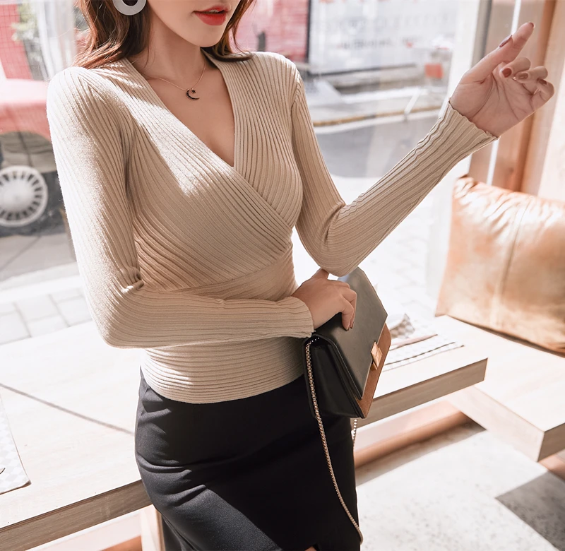 Autumn and Winter New Knitwear Women's Cross Low Chest Deep V-Neck Waist Sweater
Autumn and Winter New Knitwear Women's Cross Low Chest Deep V-Neck Waist Sweater