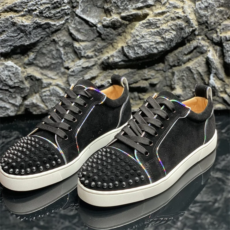 Fashion Designer Black Leather Rivets Red Bottoms Low Top Shoes For Men Casual Sports Flats Loafers Women Wedding Party Sneakers
Fashion Designer Black Leather Rivets Red Bottoms Low Top Shoes For Men Casual Sports Flats Loafers Women Wedding Party Sneakers