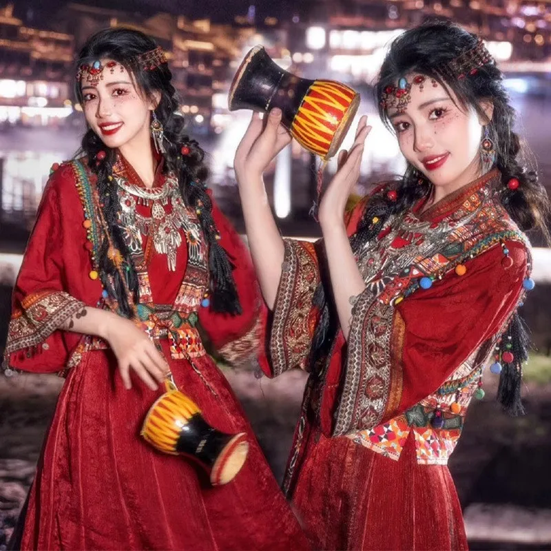 

Red Phoenix Ancient City Personal Trip Shoot Clothing Miao' S Girl Exotic Style Photo