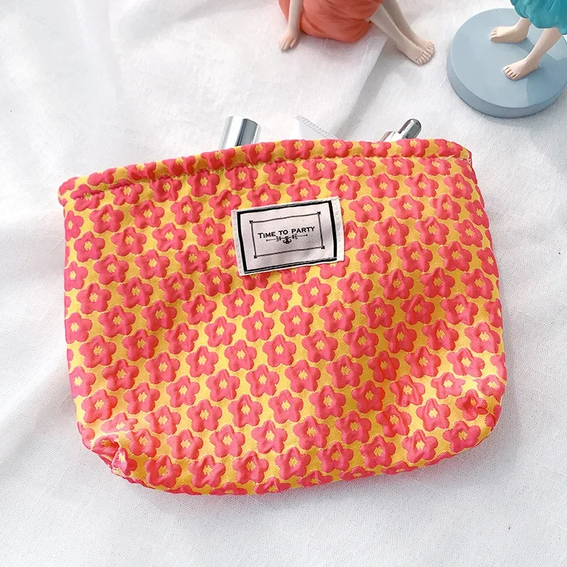 Large Capacity Travel Makeup Bag Wash Bag Toiletry Organizer Makeup Pouch Clutch Fashion Simple Floral Women Cosmetic Bag
Large Capacity Travel Makeup Bag Wash Bag Toiletry Organizer Makeup Pouch Clutch Fashion Simple Floral Women Cosmetic Bag