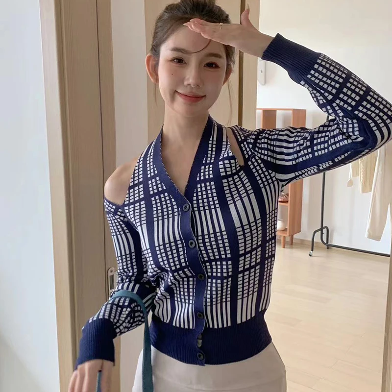 Lady Halter Long Sleeve Hollow Sweater Korean Fashion Clothes Tops Women Blue Plaid Knitted Single Breasted Sweaters 2023 Autumn
Lady Halter Long Sleeve Hollow Sweater Korean Fashion Clothes Tops Women Blue Plaid Knitted Single Breasted Sweaters 2023 Autumn