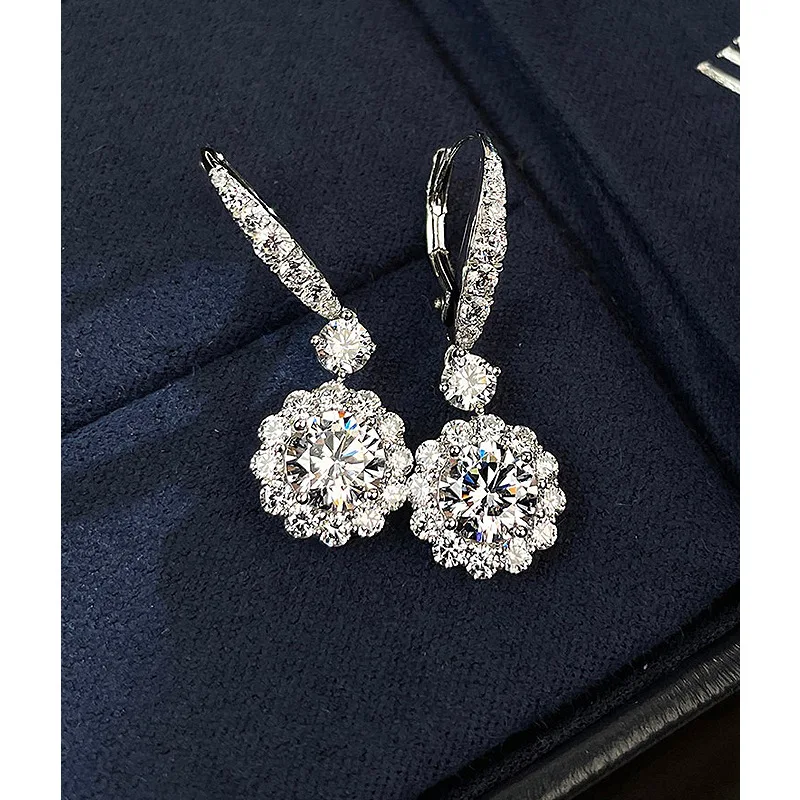 Серьги-гвоздики из серебра пробы с круглыми искусственными камнями, маленькие и элегантные универсальные ювелирные изделия
Серьги-гвоздики из серебра пробы с круглыми искусственными камнями, маленькие и элегантные универсальные ювелирные изделия