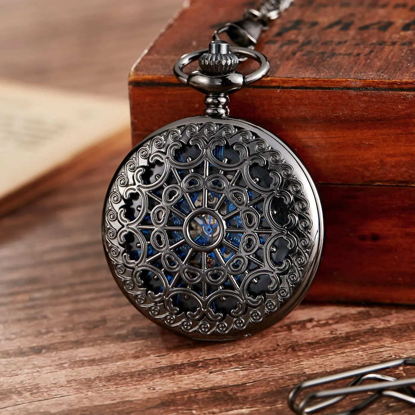 

Vintage Black Spider Web Mechanical Pocket Watch with Necklace Pendant Steampunk Retro Chain Pocket Clock Roman Numerals Dial