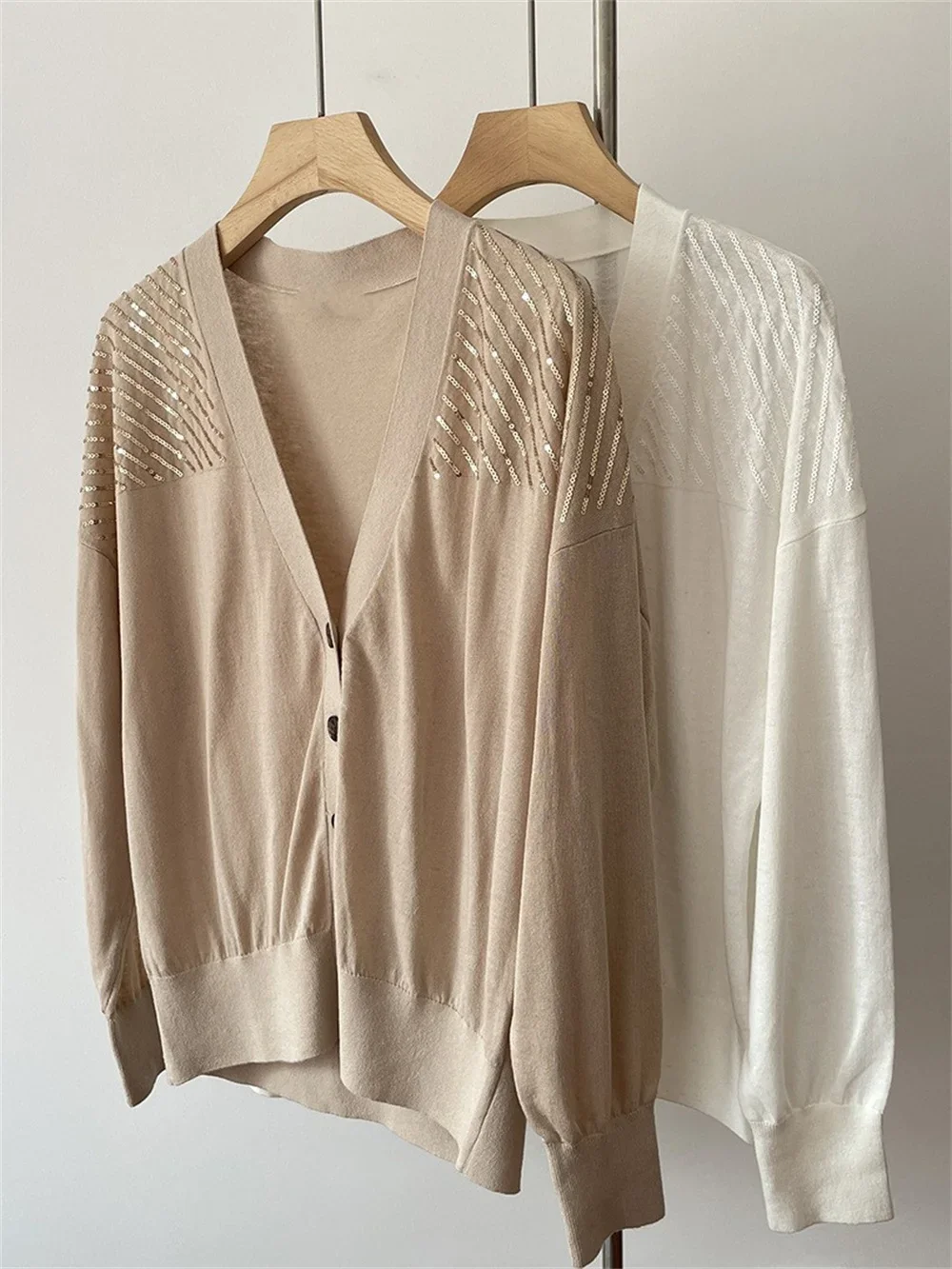 Cardigan for Women 2023 New Autumn Linen Sequin V-Neck Single Breasted Solid Color Casual Long Sleeve Sweater
Cardigan for Women 2023 New Autumn Linen Sequin V-Neck Single Breasted Solid Color Casual Long Sleeve Sweater