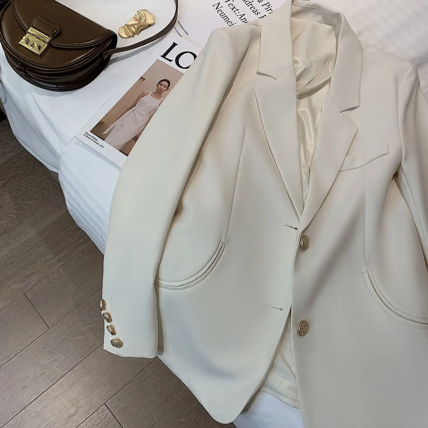 Women's Suit Jacket 2023 New Autumn High-end Sense Top Spring and Autumn Korean Style Elegant Casual Single-breasted Solid Suit
Women's Suit Jacket 2023 New Autumn High-end Sense Top Spring and Autumn Korean Style Elegant Casual Single-breasted Solid Suit