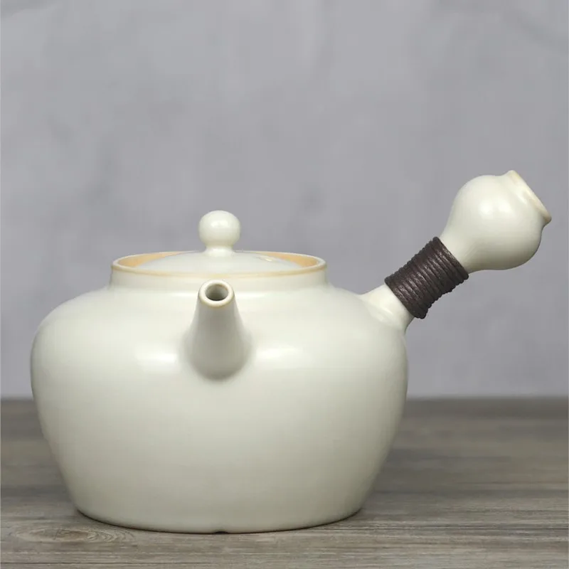 The ceramic side of teapot dry cooking pottery pot Large capacity home office open kettle
The ceramic side of teapot dry cooking pottery pot Large capacity home office open kettle