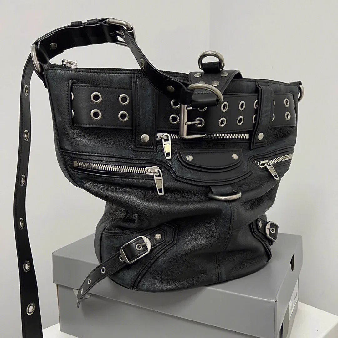 2023 New Trendy and Versatile Dark Rivet Heavy Industry Motorcycle Bucket Single Shoulder Crossbody Bag for Women
2023 New Trendy and Versatile Dark Rivet Heavy Industry Motorcycle Bucket Single Shoulder Crossbody Bag for Women