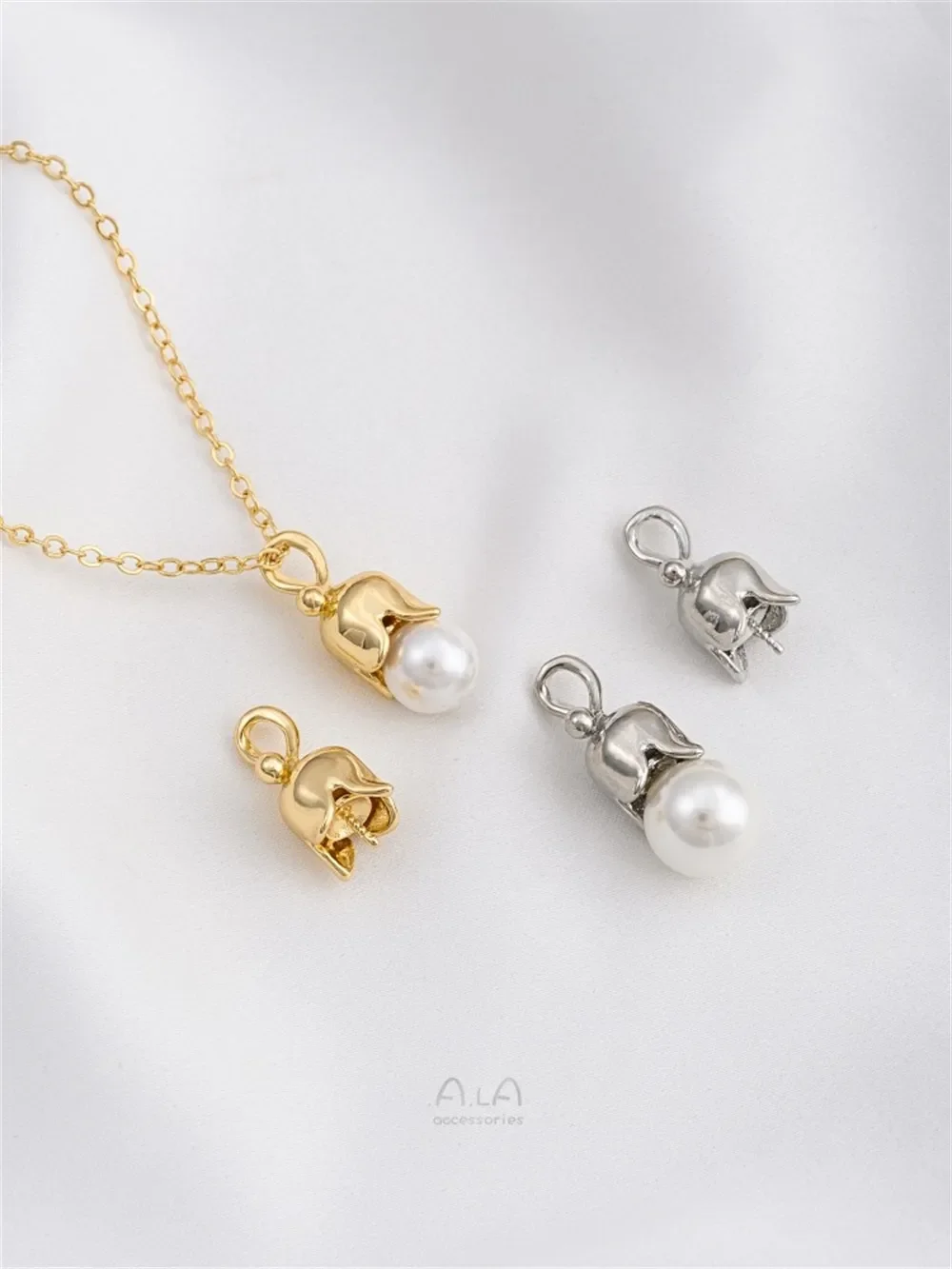 14K Golden Bell Orchid Half-hole Beaded Pendant Flower Bud Pendant Handmade Diy Sticky Pearl Necklace Charms Pendant K596
14K Golden Bell Orchid Half-hole Beaded Pendant Flower Bud Pendant Handmade Diy Sticky Pearl Necklace Charms Pendant K596