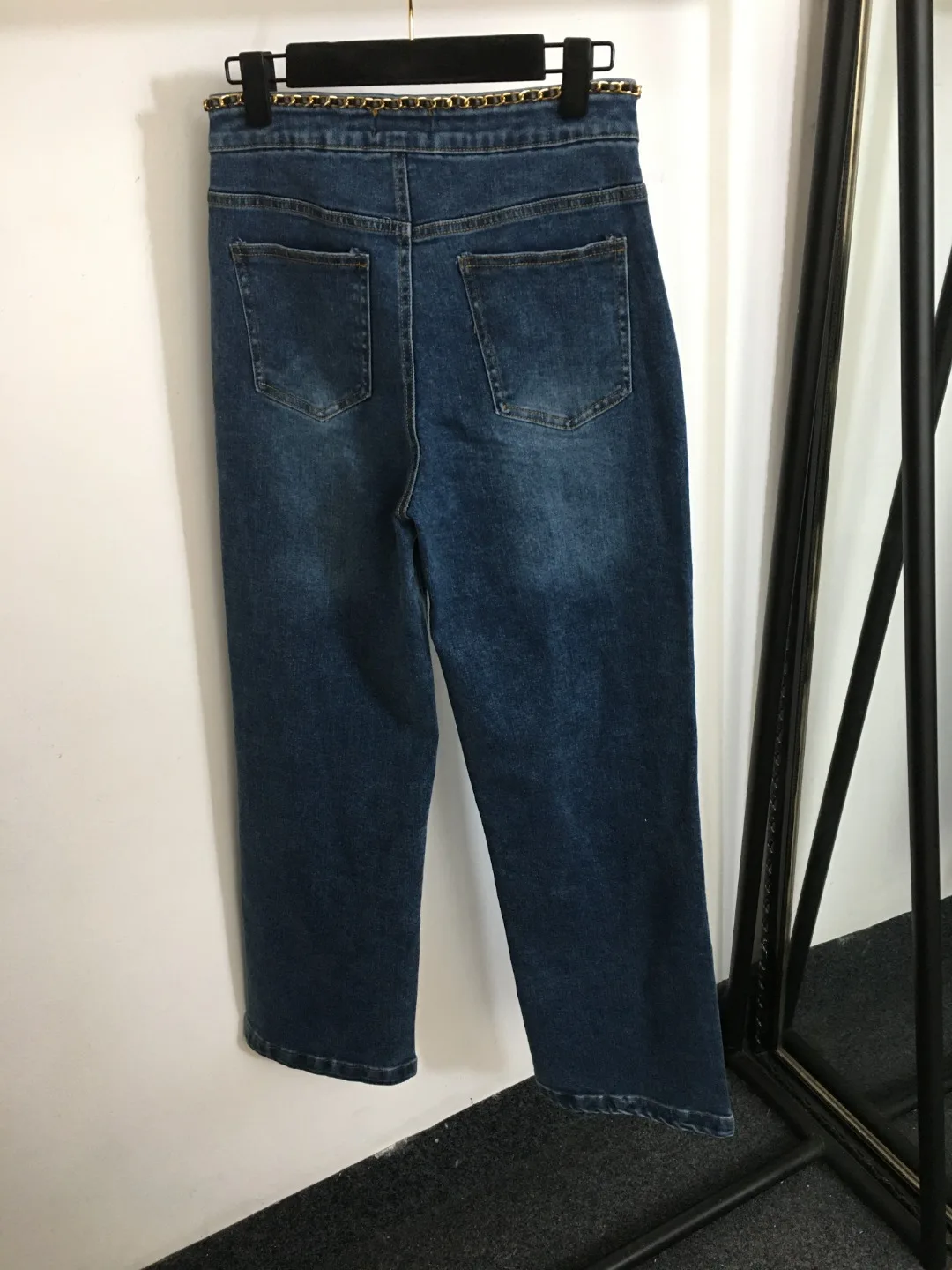 2024 New hardware chain pocket straight leg denim pants Retro style High waisted Versatile Wide leg pants
2024 New hardware chain pocket straight leg denim pants Retro style High waisted Versatile Wide leg pants
