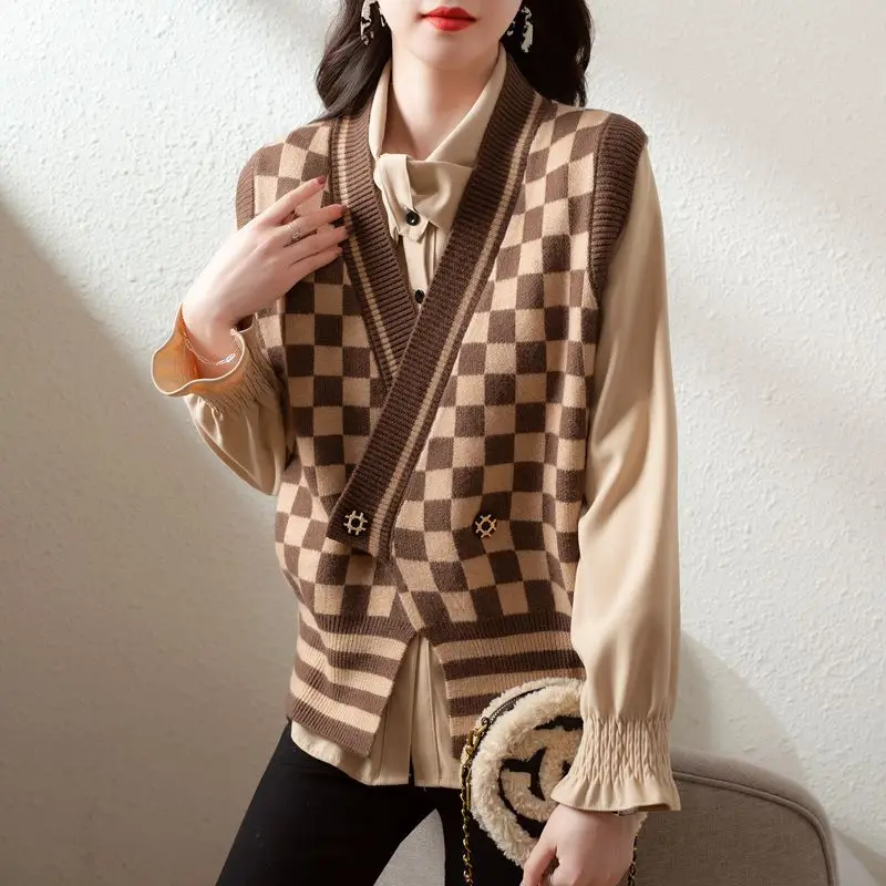 Autumn Woman Vintage Pullover Sleeveless Knit Sweater Vests V-Neck Loose Fashion Casual Female Plaid Superimposed Garments 2022
Autumn Woman Vintage Pullover Sleeveless Knit Sweater Vests V-Neck Loose Fashion Casual Female Plaid Superimposed Garments 2022