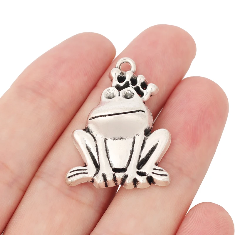 5 x Tibetan Silver Large Frog Prince Animal Charms Pendants for DIY Jewelry Making Findings Accessories 35x25mm
5 x Tibetan Silver Large Frog Prince Animal Charms Pendants for DIY Jewelry Making Findings Accessories 35x25mm