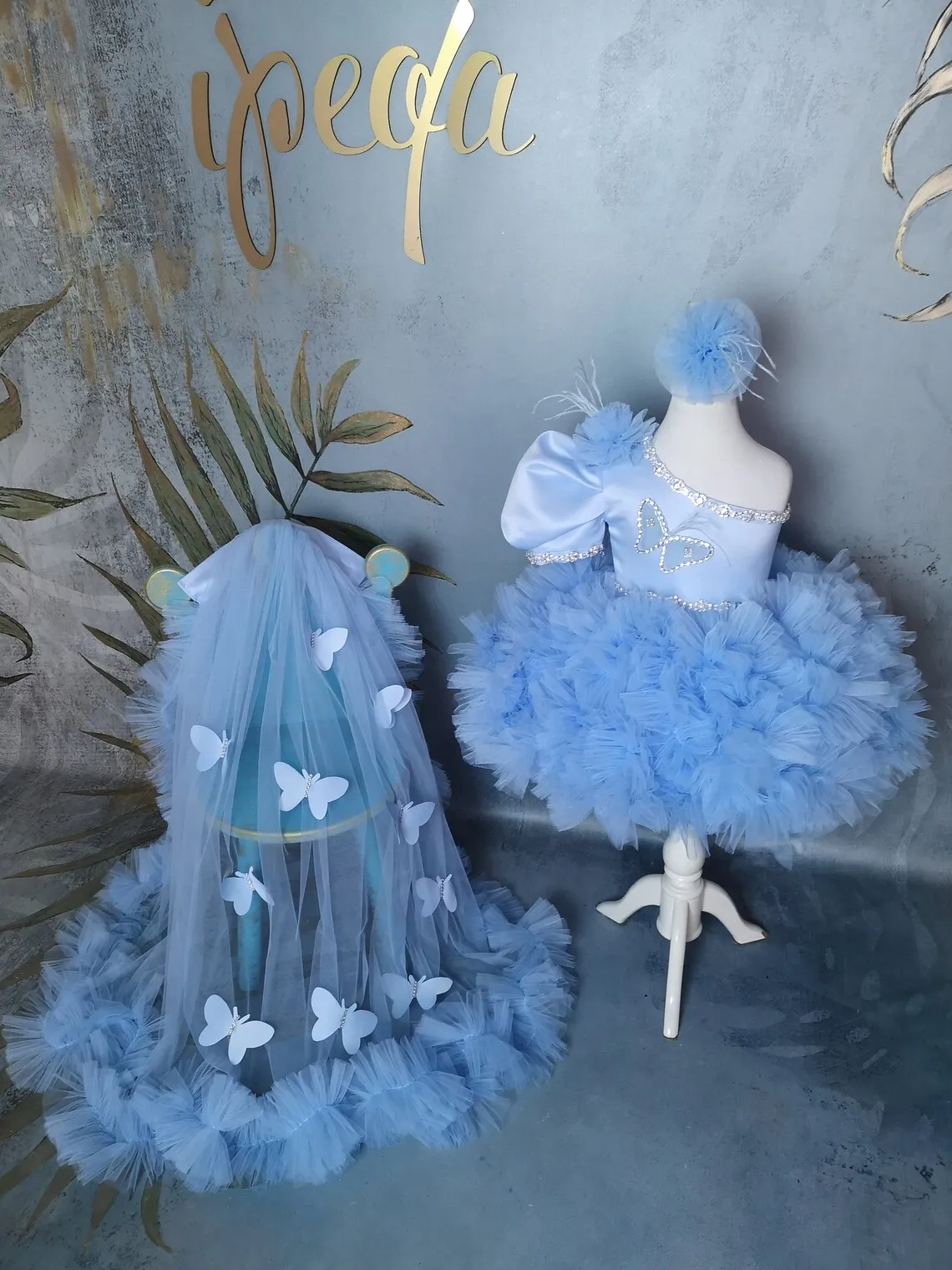 Blue Flower Girl Dresses Tiered Puffy Tulle First Communion Dresses Princess Baby Girl Birthday Party Dresses with Train
Blue Flower Girl Dresses Tiered Puffy Tulle First Communion Dresses Princess Baby Girl Birthday Party Dresses with Train