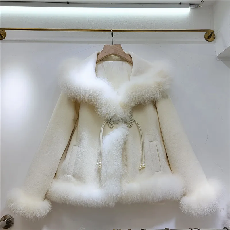 2023 Winter New Chinese Style High-Grade Short Fox Fur Down Warm Coat Short Woolen Coat Women
2023 Winter New Chinese Style High-Grade Short Fox Fur Down Warm Coat Short Woolen Coat Women