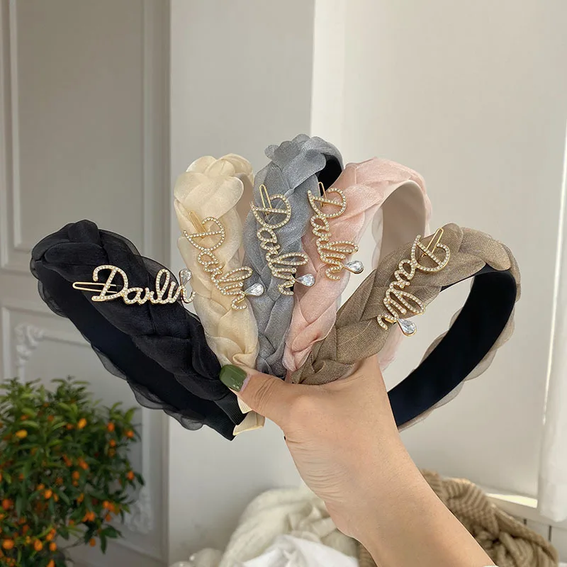 2022 New Braided Hair Hoop Wide Headband Weaving Rhinestone Letter Decorated Hairband Face Washing Hair Ornament Head Band
2022 New Braided Hair Hoop Wide Headband Weaving Rhinestone Letter Decorated Hairband Face Washing Hair Ornament Head Band