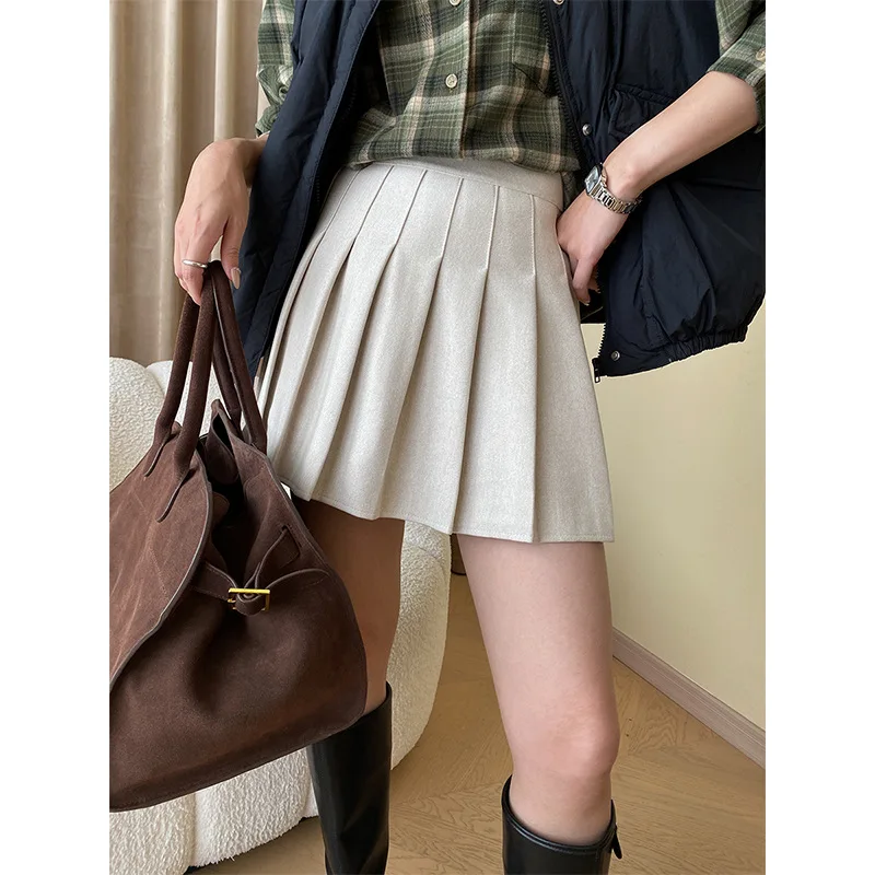 Autumn Winter Woolen Mini Pleated Skirt White Black Thickened High Waist A-line Short Skirt
Autumn Winter Woolen Mini Pleated Skirt White Black Thickened High Waist A-line Short Skirt