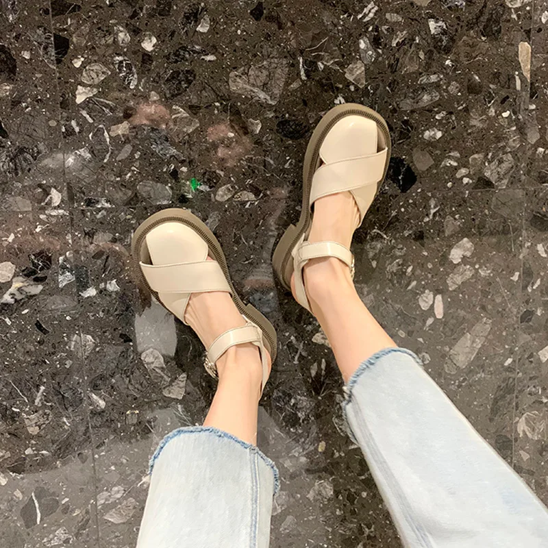 Summer New Korean Edition New Baotou Sandals Cross cut Thick Sole Thick Heel Button Strap External Wearing Sandals for Women
Summer New Korean Edition New Baotou Sandals Cross cut Thick Sole Thick Heel Button Strap External Wearing Sandals for Women