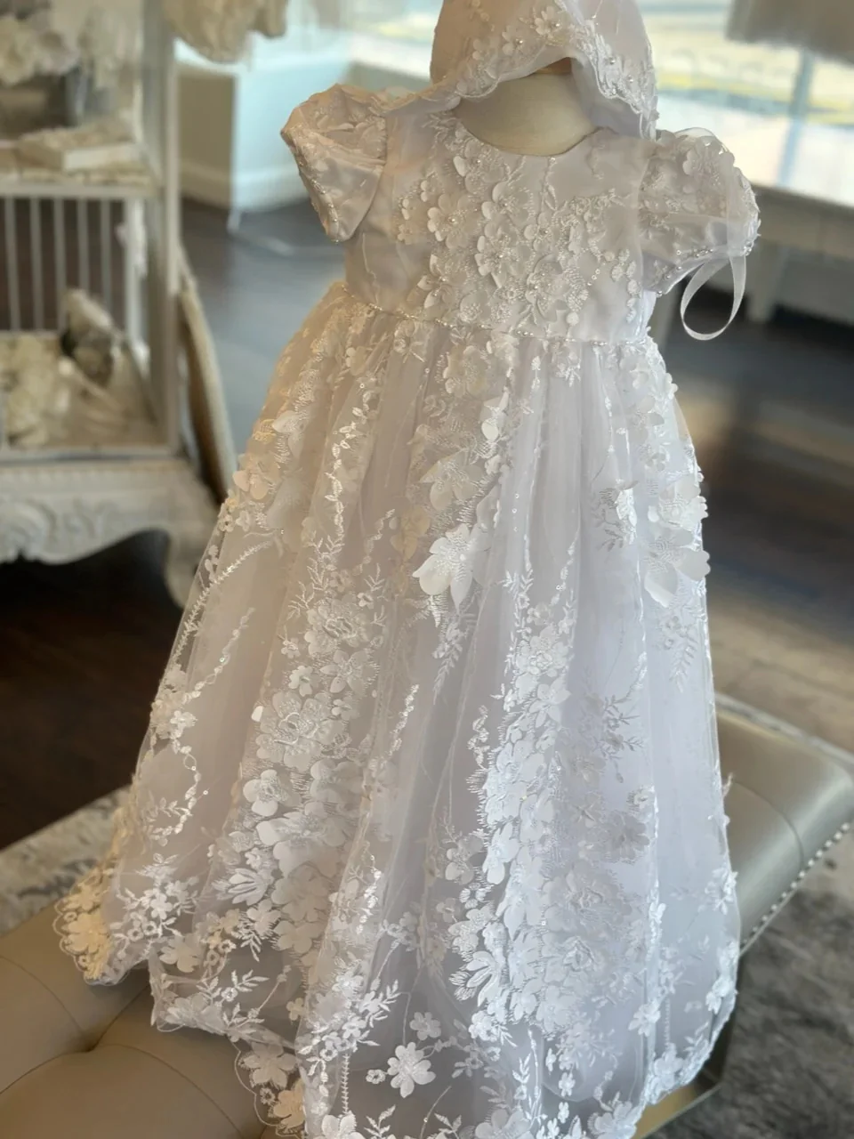 

Luxury Christening Gowns Lace Appliqued Infant Toddler Girls Baptism Dresses Glitter Beads Baby First Communion Dresses