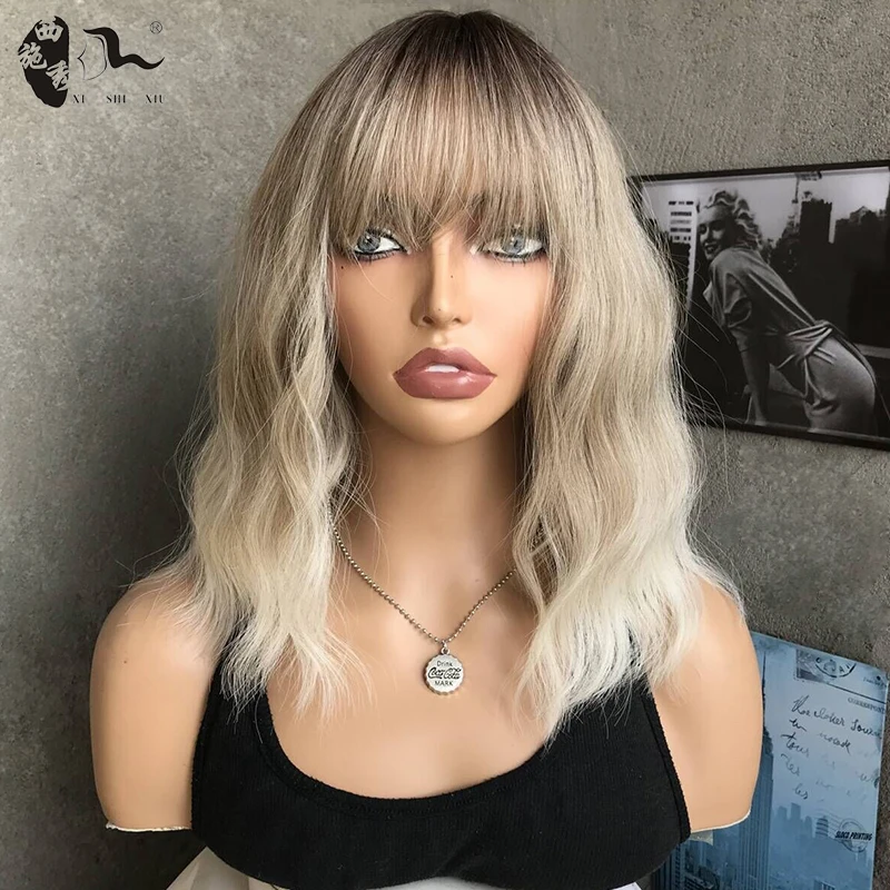 

Short Natural Wavy Synthetic Bob Wigs With Bangs For Women Ombre Light Brown Blonde Wigs Heat Resistant Fiber Cosplay Daily Wigs